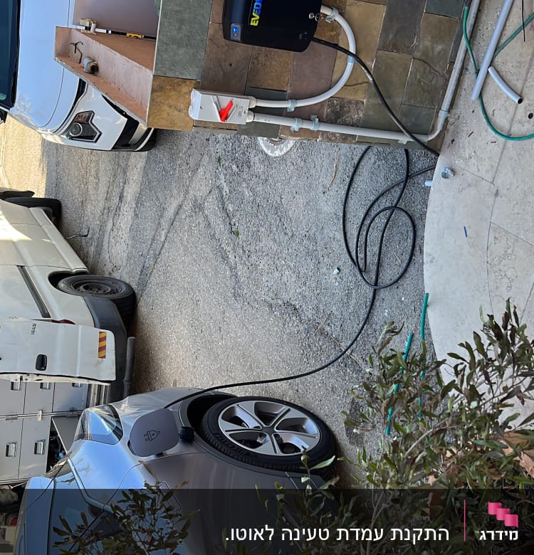 כלי עבודה חשמליים, כבלים, רכב עבודה, עמדת טעינה